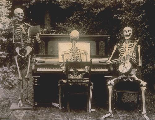 Skeletons Trio